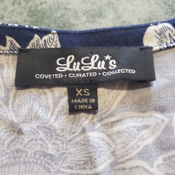 Lulu's blue&white floral romper sz XS - Picture 2 of 4